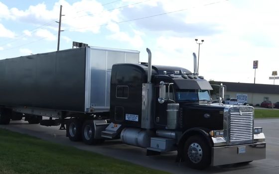 FCL LCL International Trucking Services Layanan pengiriman dari pintu ke pintu
