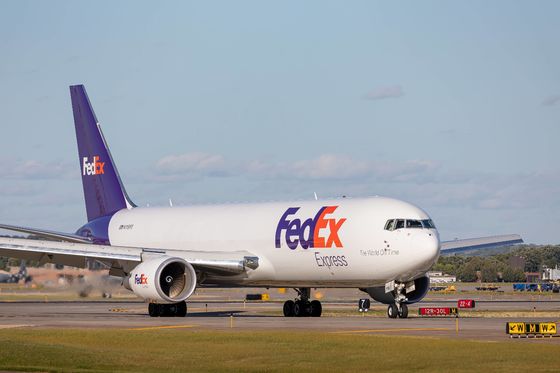 Layanan Pengiriman di Seluruh Dunia Pengiriman cepat FedEx Internasional 3-5 hari kerja